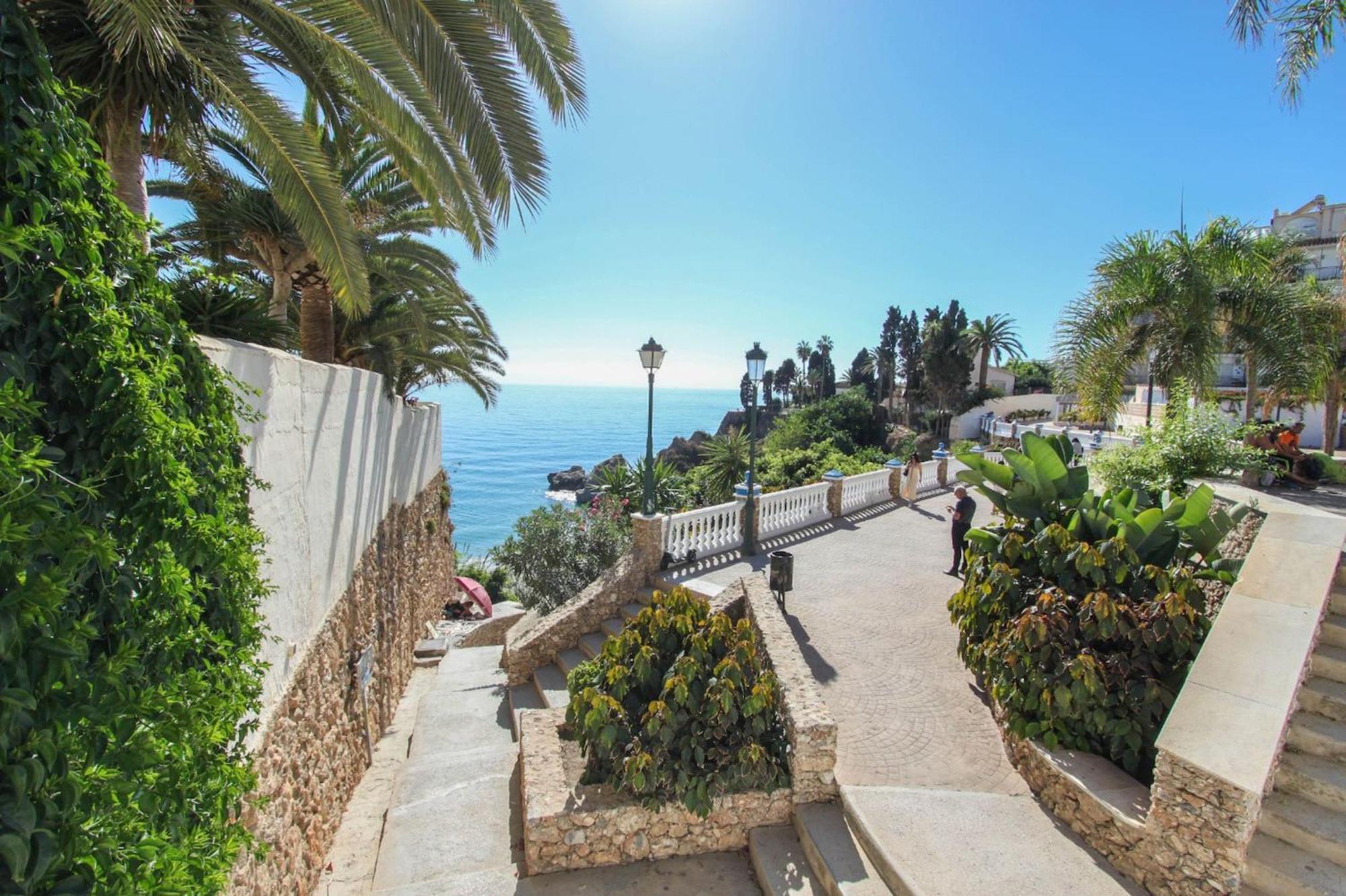 Atico Jimena Granada En El Centro De Nerja Apartment Exterior photo